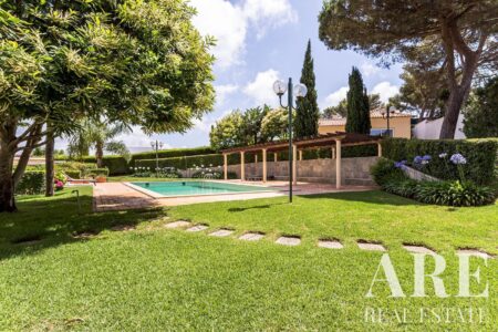 Villa for sale in Torre, Cascais