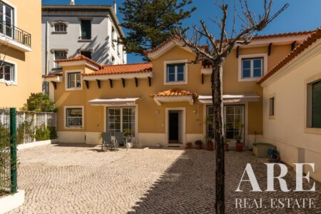 Villa for sale in Monte Estoril, Cascais